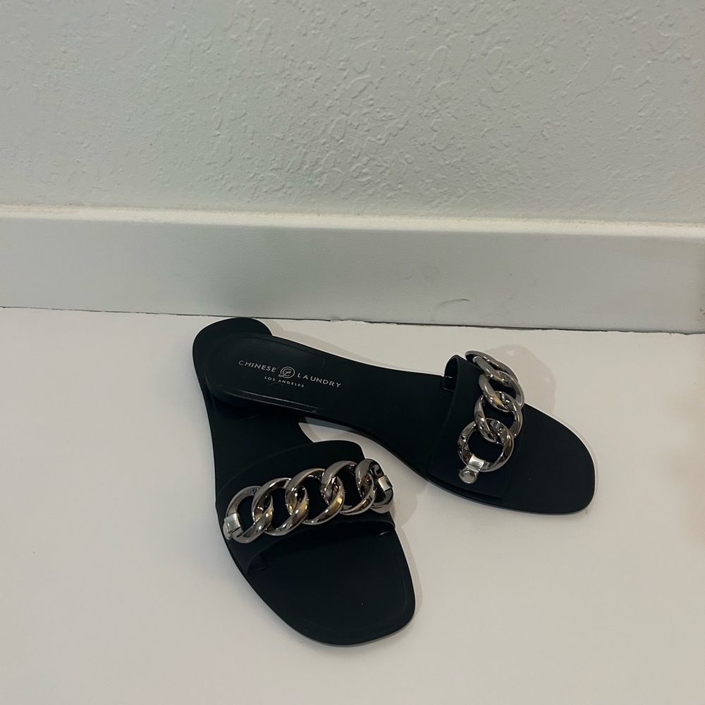 Chinese Laundry Slides w/ Chain